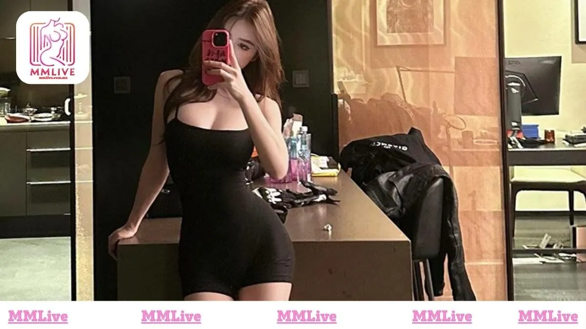 Thân hình đồng hồ cát trứ danh của Yuan Sayuki - một tuyệt tác được tạo nên từ sự kỷ luật và đam mê thể thao.